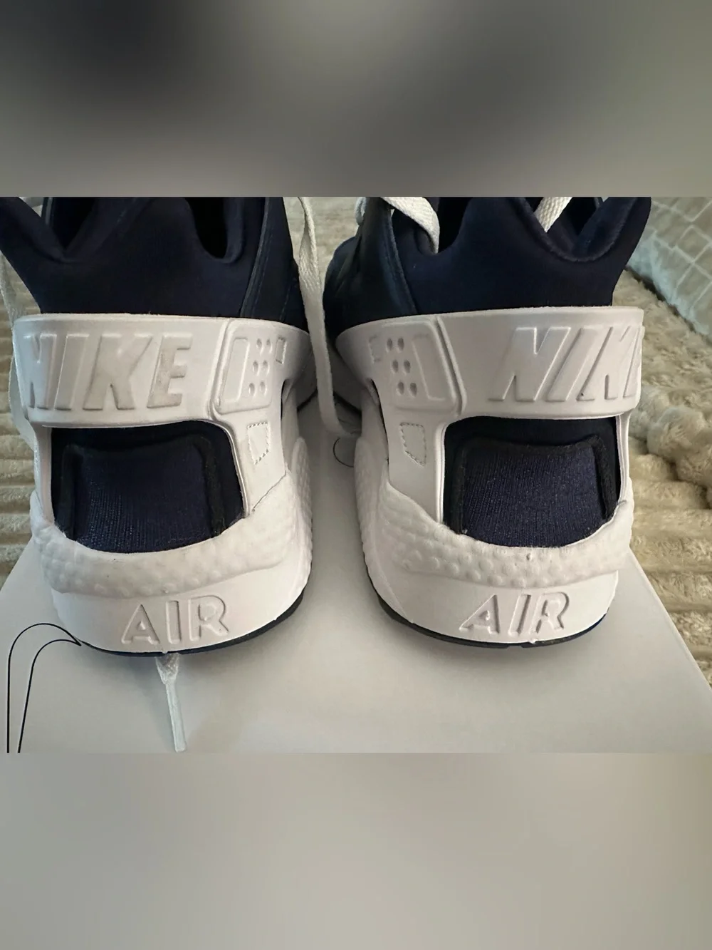 Brand New Nike Air Huarache Women’s Navy/White Lace-Up Sneakers Size 11